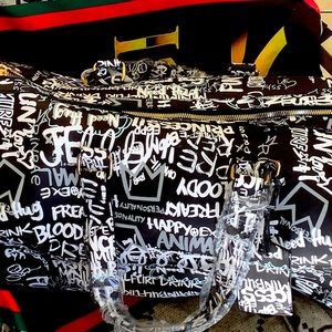 Graffiti travel women bag